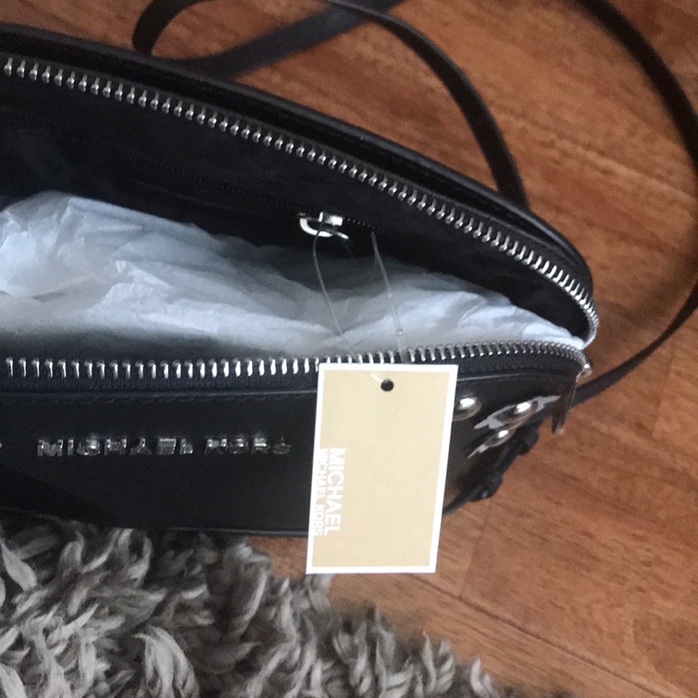 Michael Kors Dome Crossbody with Flower detail - Picture 3 of 5